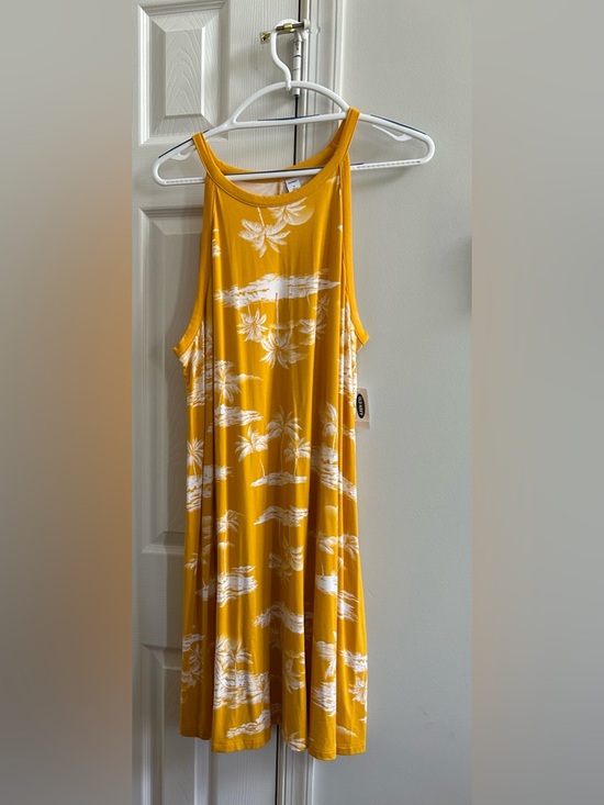 Old Navy Dresses & Skirts - Old Navy Yellow Palm Printed Dress